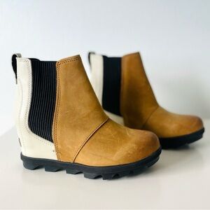 Sorel Tan and Black Ankle Boots